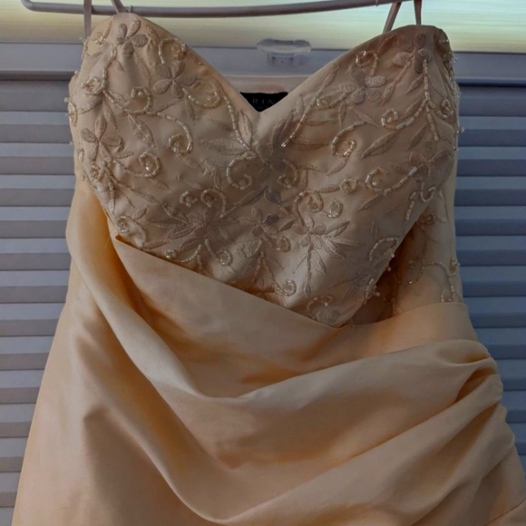 Strapless evening gown - Size 11/12 - Cream - Picture 2 of 5